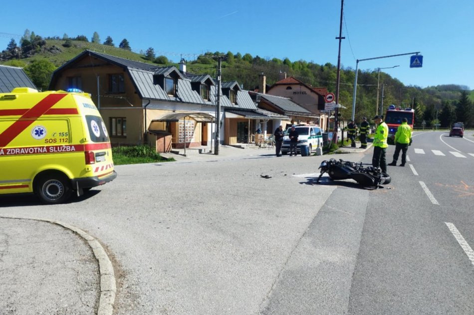 V OBRAZOCH: Nehoda auta s mozorkárom v Lopeji