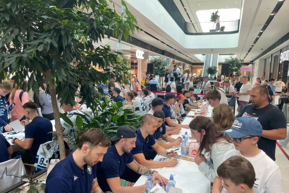 Autogramiáda strieborných hráčov HK Nitra