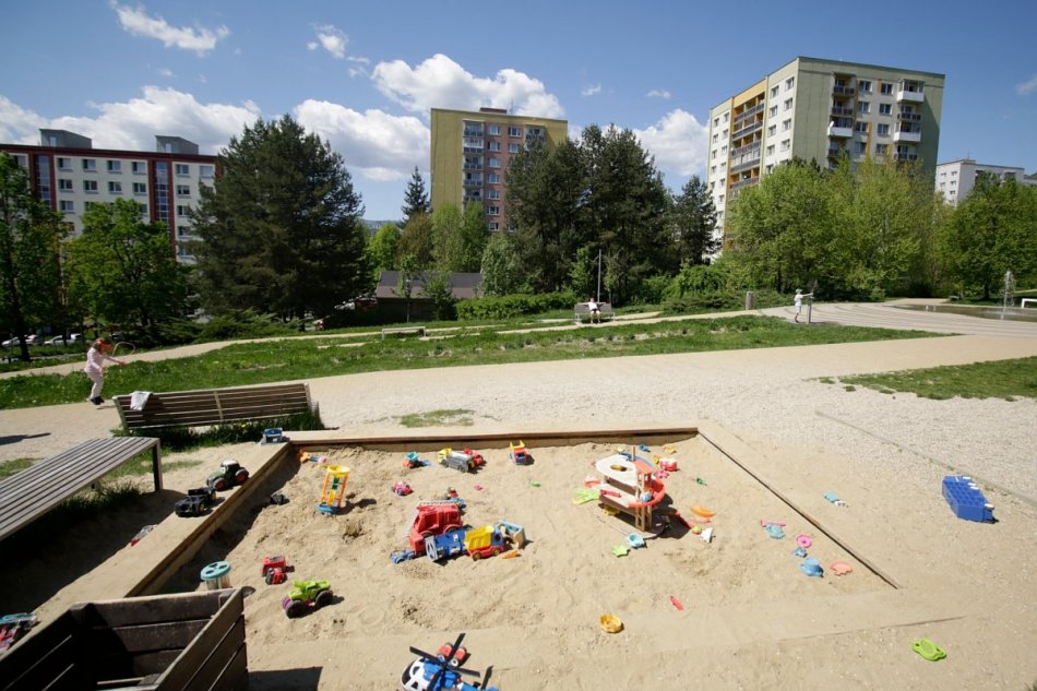 V OBRAZOCH: Kontrola detských ihrísk v Banskej Bystrici