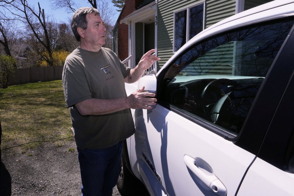 Obyvateľom mestečka poškodzuje autá nečakaný vandal
