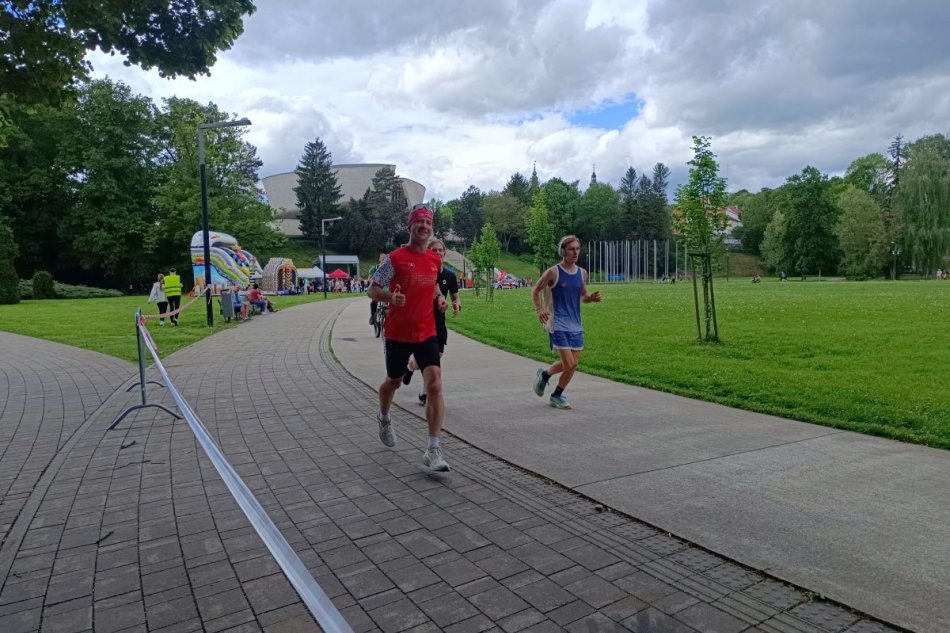 V OBRAZOCH: #BystricaBezBariér a Wings For Life v Banskej Bystrici