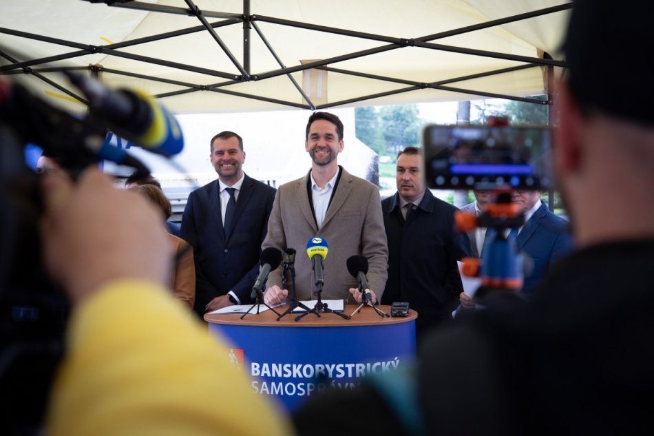 V OBRAZOCH: Začína sa rekonštrukcia cesty pri Senohrade