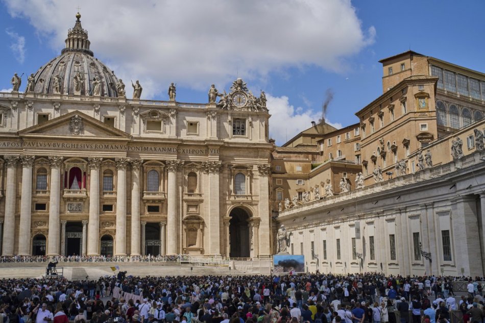 Druhý deň voľby pápeža vo Vatikáne