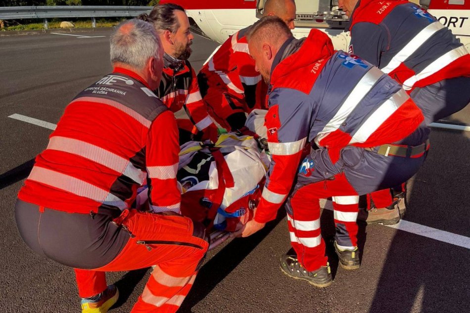 V OBRAZOCH: Po páde ženy do rokliny zasahovali aj leteckí záchranári