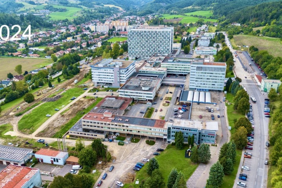 V OBRAZOCH: Prvé narodeniny stavby novej nemocnice