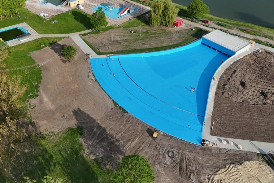 V OBRAZOCH: Na Slovensku otvoria najväčší bazén s vlnobitím v strednej Európe