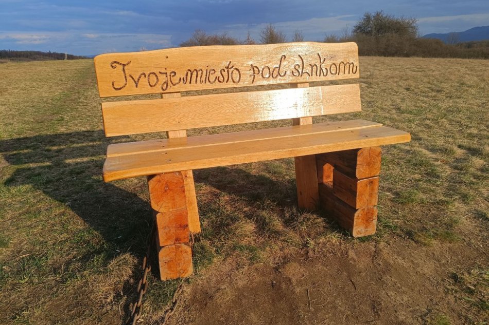 V OBRAZOCH: Lavička na Sliači sa stala vyhľadávanou atrakciou