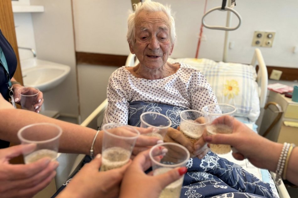 V OBRAZOCH: Pán Vladimír oslávil stovku v nemocnici