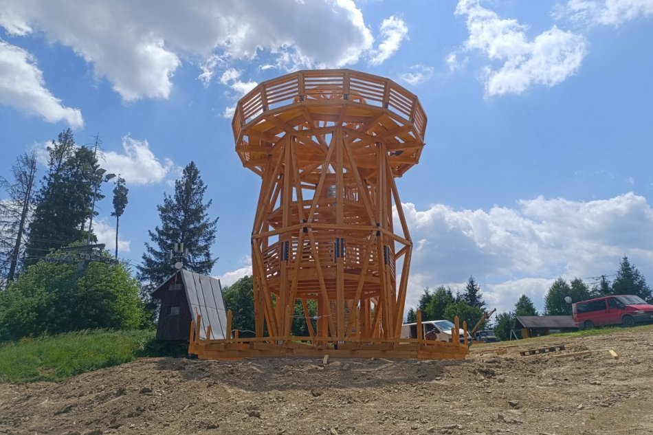 V OBRAZOCH: Na Horehroní vyrástla nová rozhľadňa - Urbanov klobúk