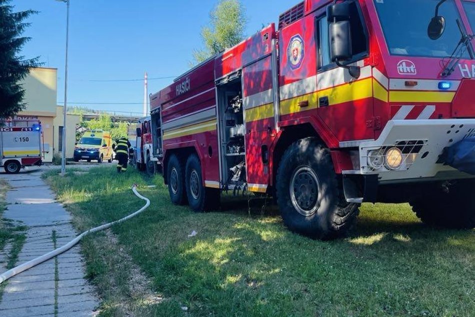 V OBRAZOCH: Zásah hasičov a záchranárov pri nahlásenom požiari