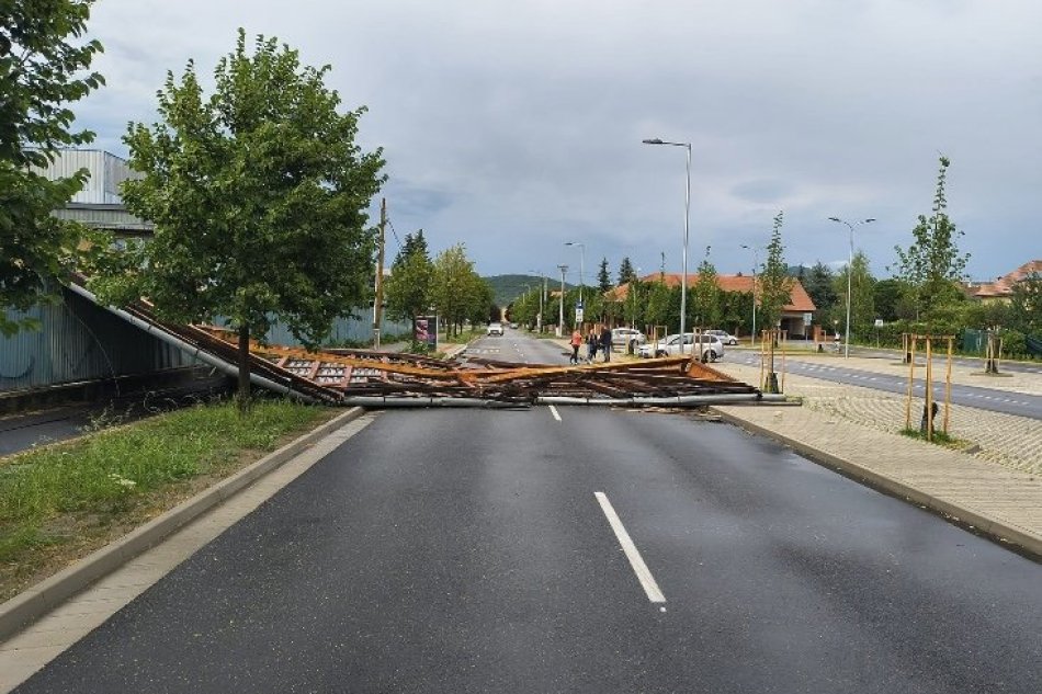 Upratovanie v Prešove po silnej búrke