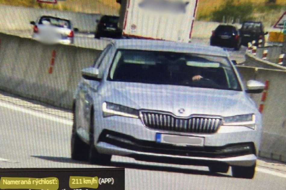 V OBRAZOCH: Zdrogovaný vodič prekročil rýchlosť