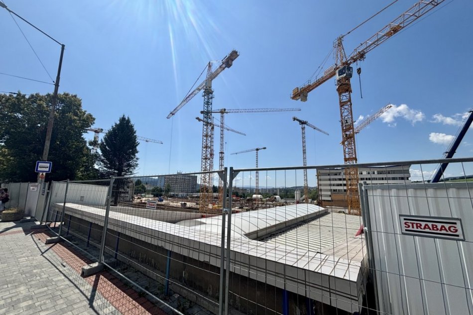 V OBRAZOCH: Výstavba novej nemocnice pokročila