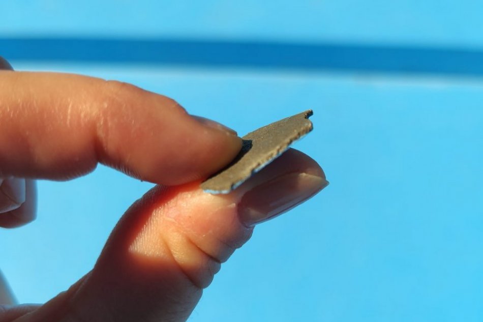 V OBRAZOCH: V bazéne s vlnobitím sa odlupuje farba