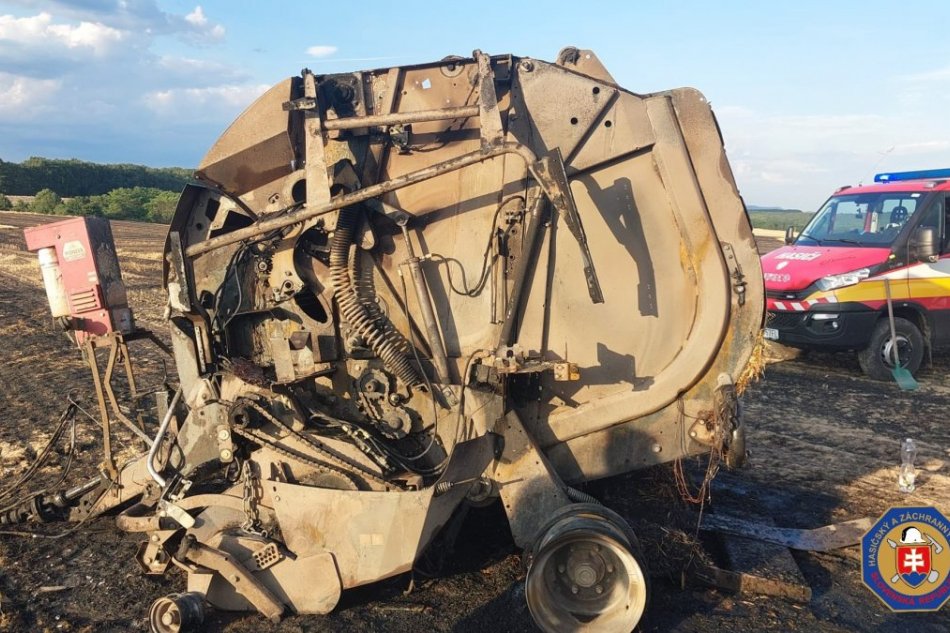 V OBRAZOCH: Požiar slamy na poli