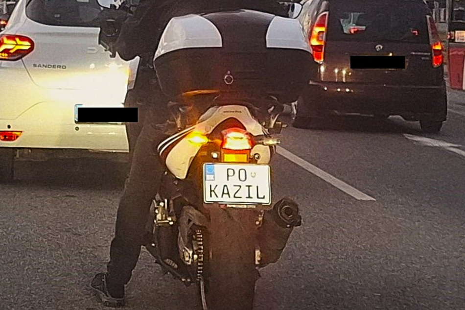 Motorkár v Prešove pobavil svojou značkou