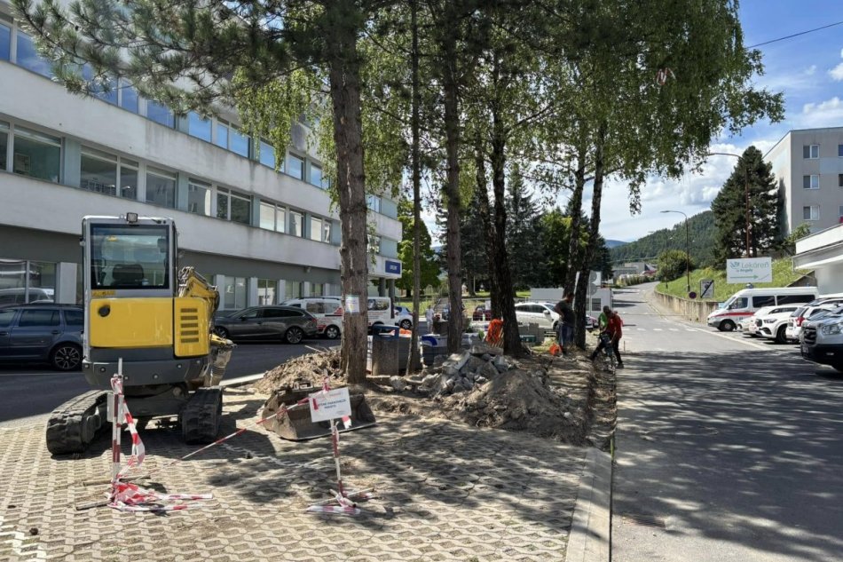 V OBRAZOCH: Rooseveltova nemocnica zveľaďuje priestor pri urgente