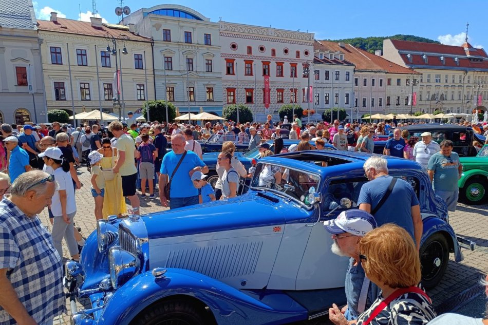 V OBRAZOCH: Srdce Slovenska zaplnili veterány a dobové kostýmy