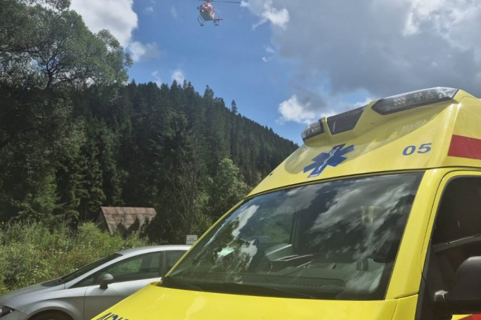 V OBRAZOCH: Nehoda auta a cyklistu v Nižnej Boci