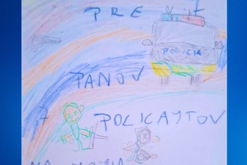 V OBRAZOCH: Policajti prijali pozvanie na narodeninovú oslavu malého Miška