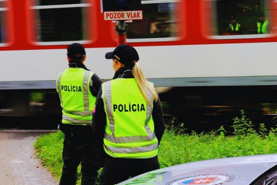 V OBRAZOCH: Policajná akcia na železničných priecestiach