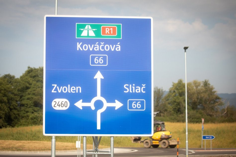 V OBRAZOCH: Nová kruhová križovatka pri Sliači