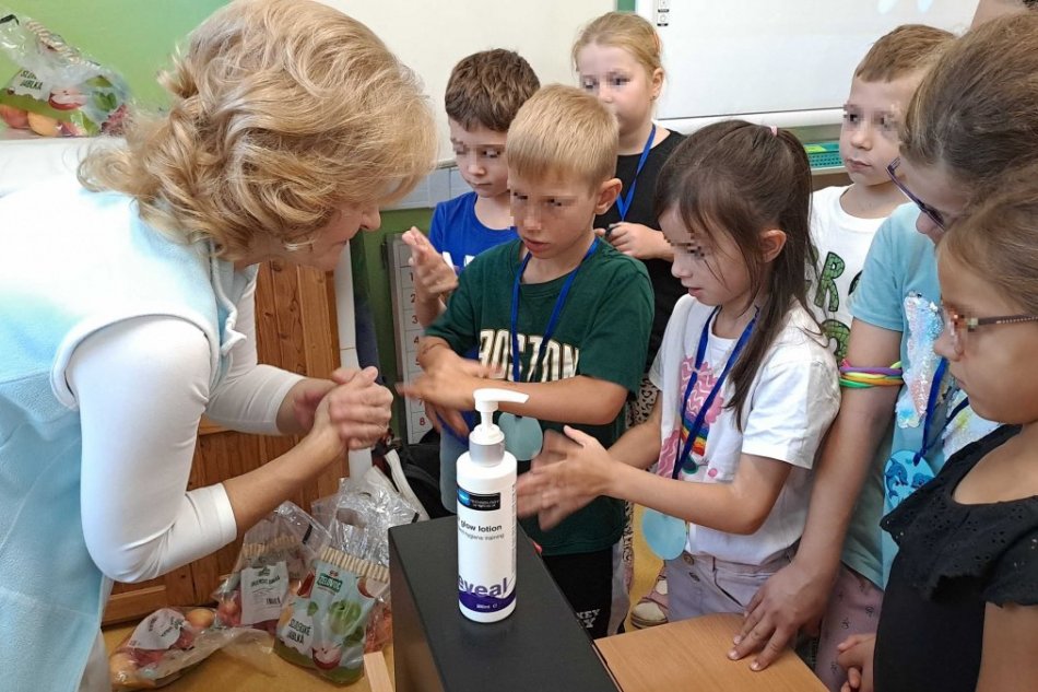 V OBRAZOCH: Hygienička učí správne umývanie rúk