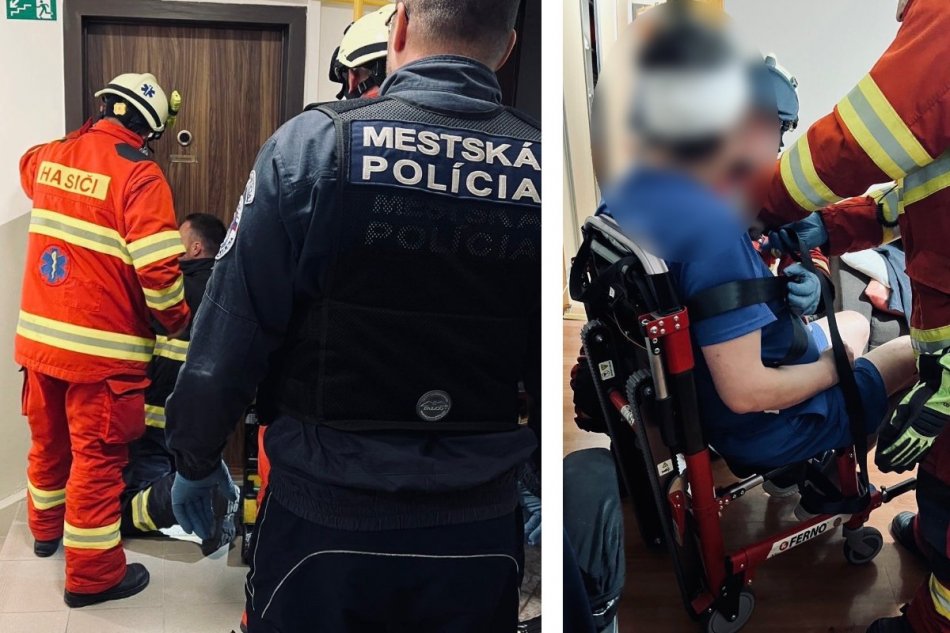 Hasiči museli do bytu zlaniť zo strechy
