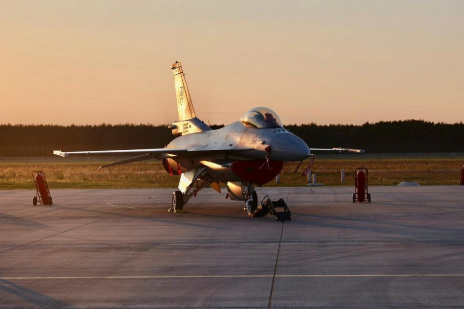 V Kuchyni pristáli ďalšie dve stíhačky F-16