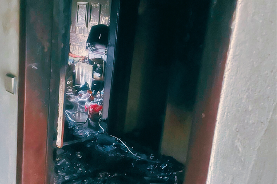 V OBRAZOCH: Nočný požiar v byte na banskobystrickom sídlisku