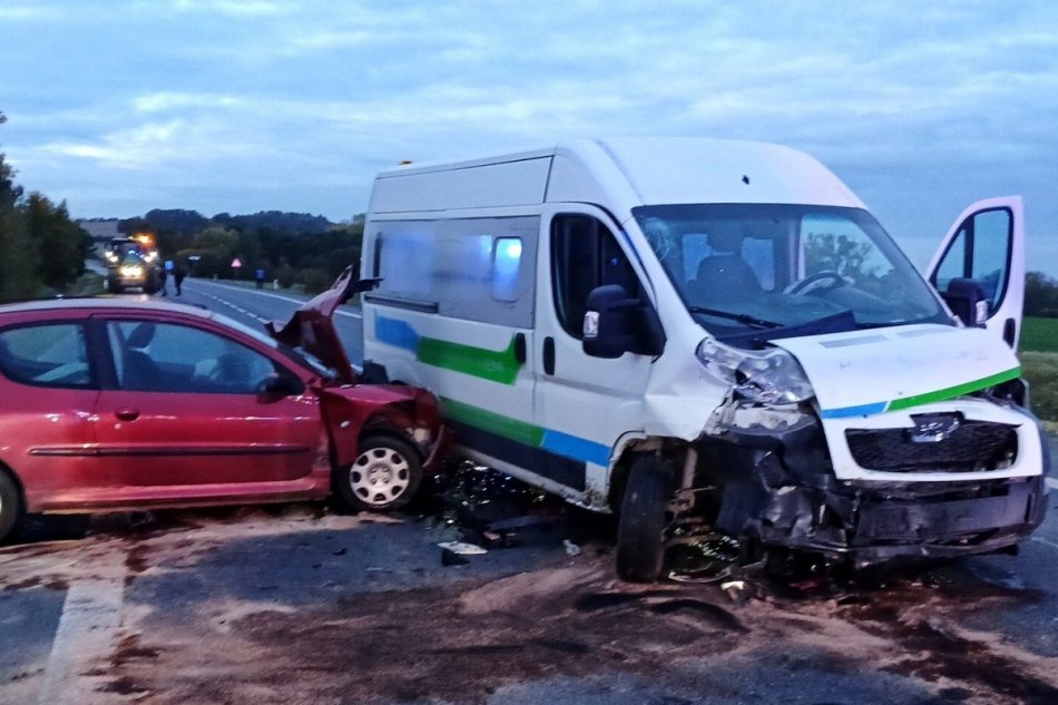 Po čelnej zrážke zomrelo 8-ročné dievčatko