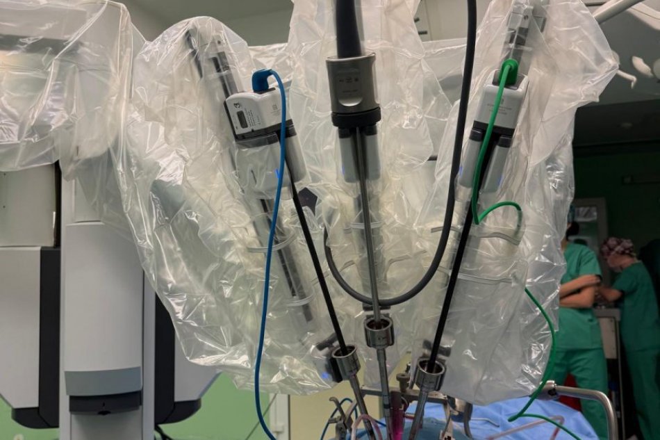 V OBRAZOCH: V Rooseveltke rozbehli robotickú chirurgiu v krčnom lekárstve