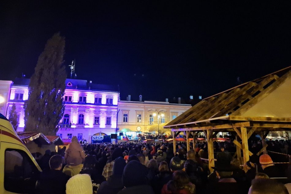 Námestie v Prešove na 17. novembra zaplnili tisícky ľudí