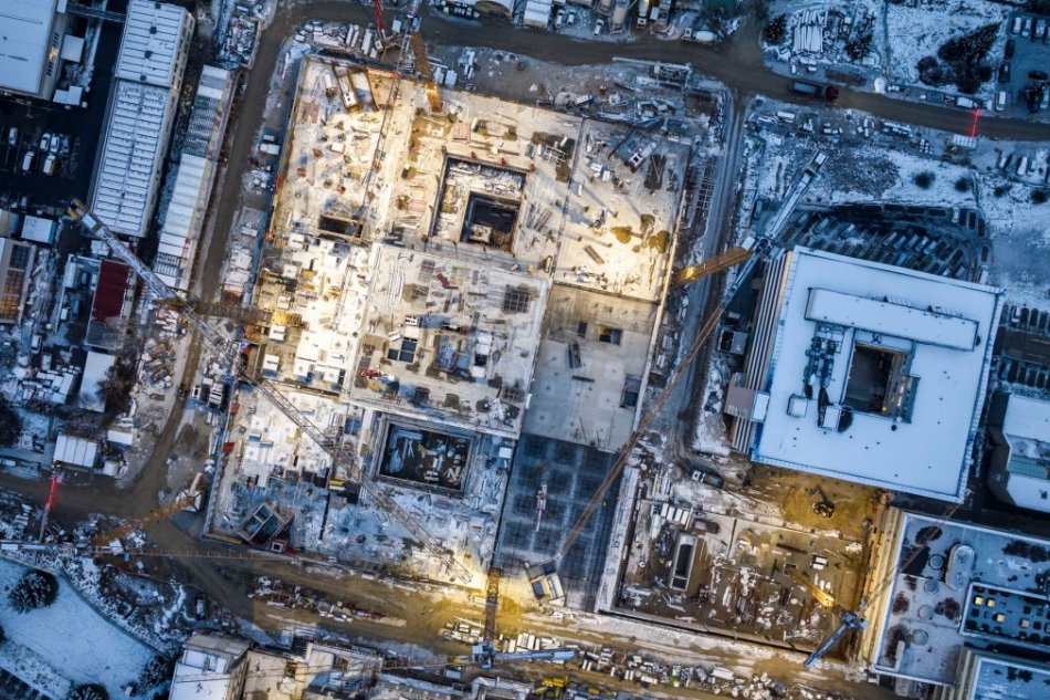 V OBRAZOCH: Stavenisko novej nemocnice pod snehom