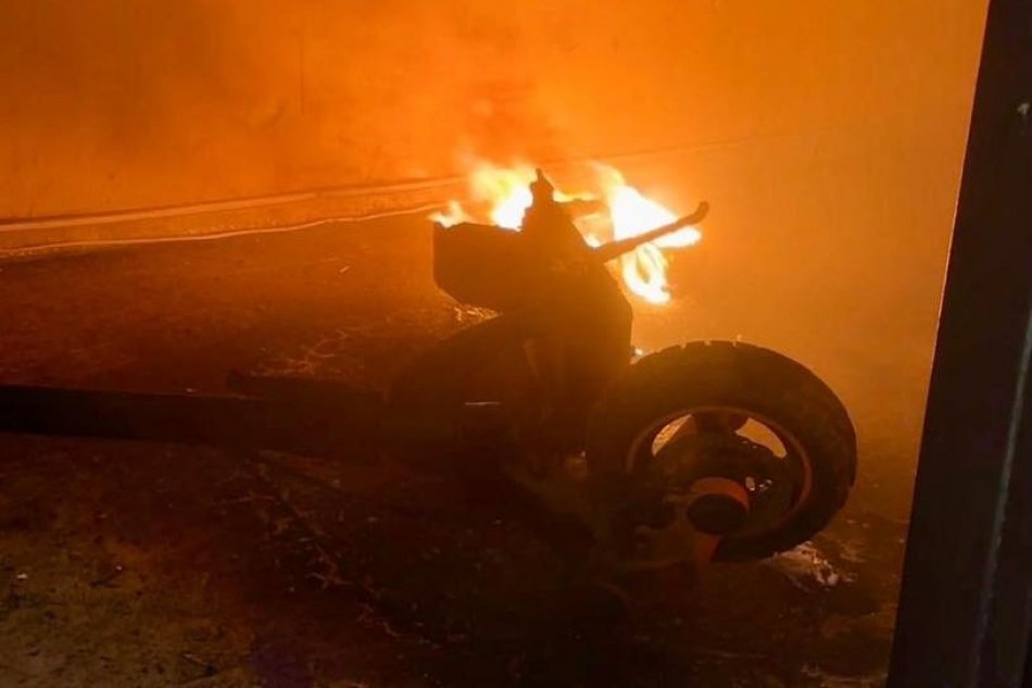 V byte na 11. poschodí horela elektrokolobežka