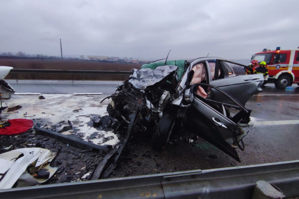 V OBRAZOCH: Tragická čelná zrážka na rýchlostnej ceste R2