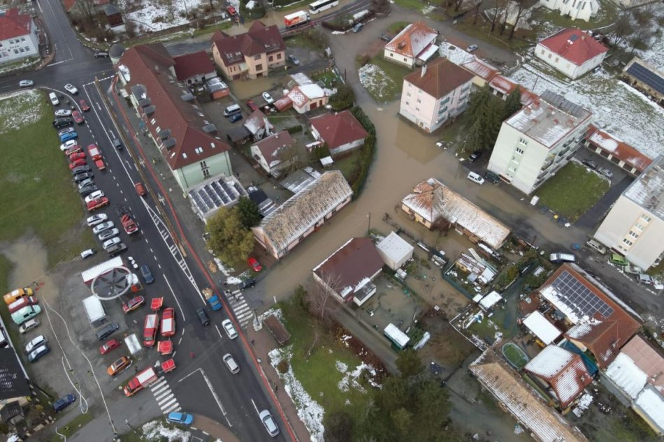 V OBRAZOCH: Zaplavené Mesto Sliač z výšky