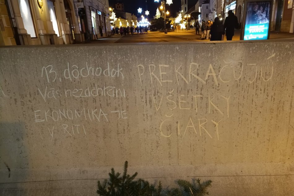 V OBRAZOCH: Červené čiary v uliciach Banskej Bystrice