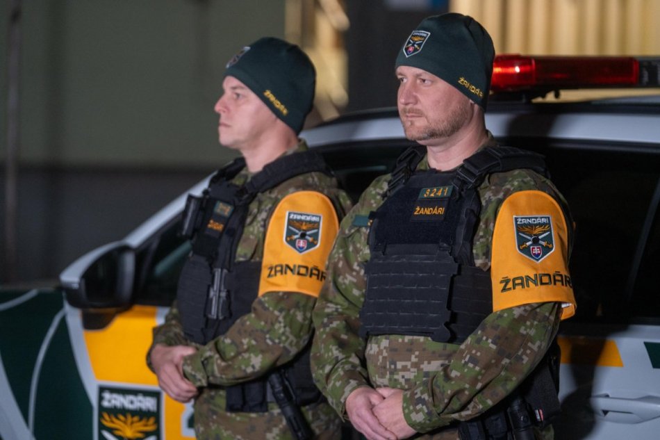 Do terénu vyrazili prvé žandárske hliadky