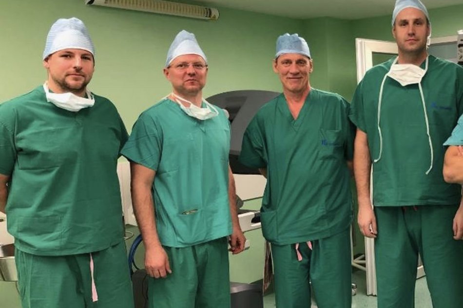 V OBRAZOCH: Gynekologický tím vykonal tisícu robotickú operáciu