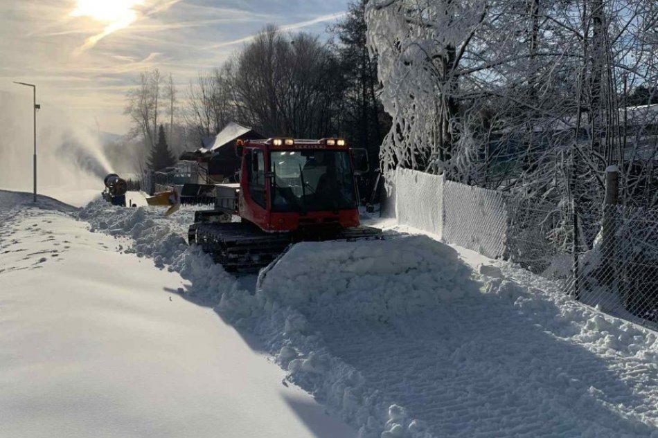 V OBRAZOCH: Zasnežovanie v areáli zimných športov