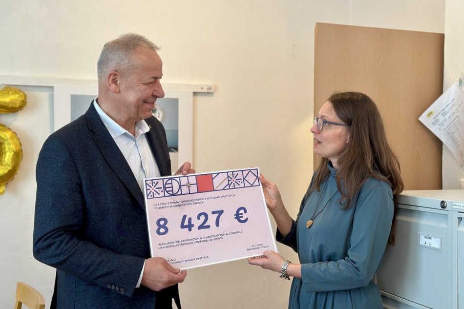 V OBRAZOCH: Primátor Ján Nosko odovzdal výťažok z vianočných trhov