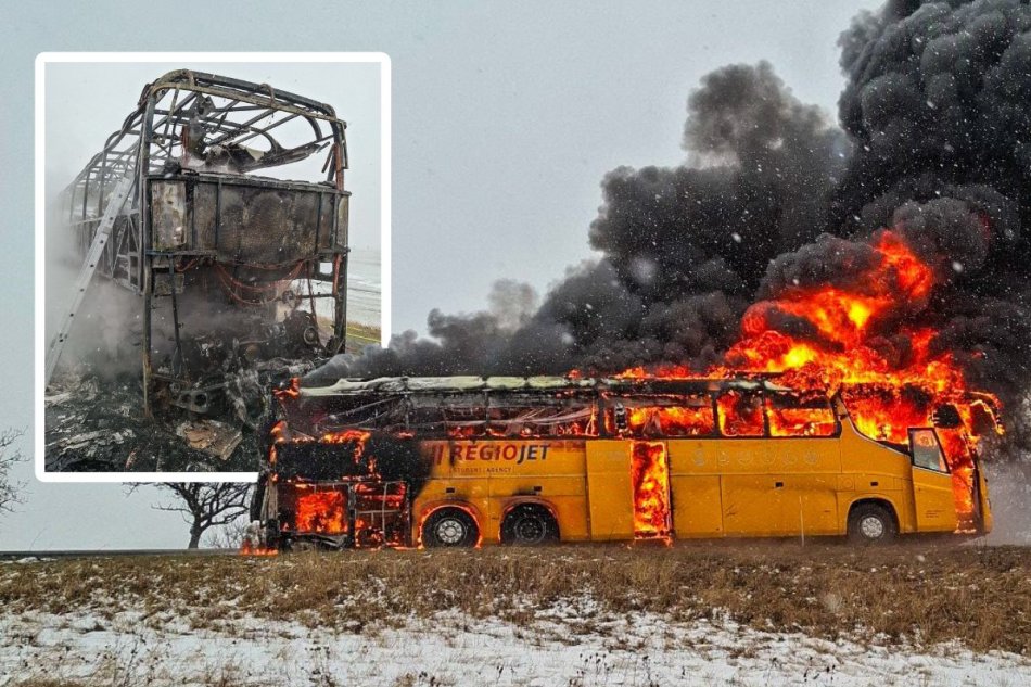 Na diaľnici zhorel autobus RegioJet
