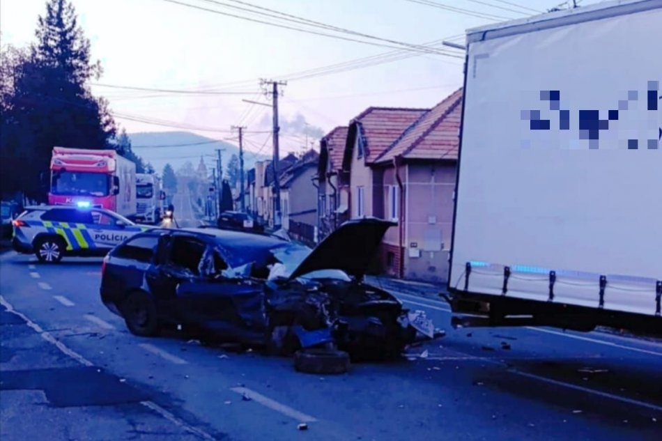 V OBRAZOCH: Dopravná nehoda na ceste 1/71 v Biskupiciach