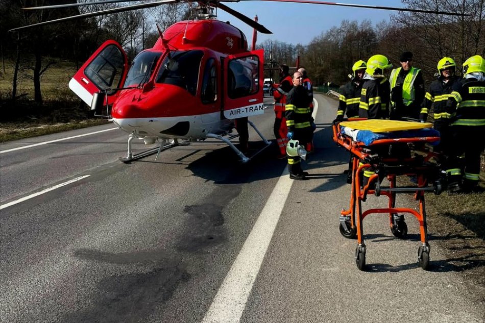 V OBRAZOCH: Nehoda autobusu s osobným autom neďaleko Žiaru nad Hronom