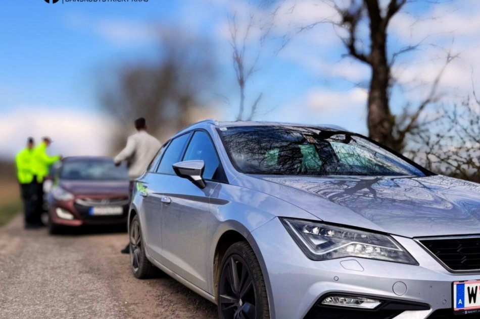 V OBRAZOCH: Kontrola lučeneckých policajtov