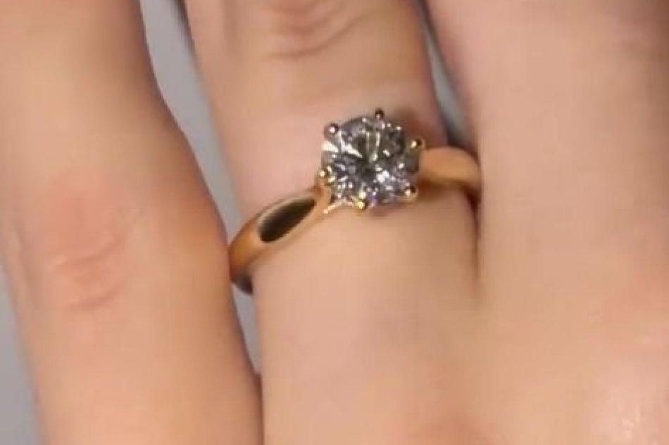 Speváčka Sima je zasnúbená