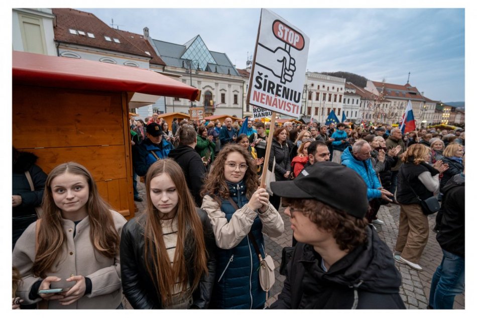 V OBRAZOCH: Študentský protest na banskobystrickom Námestí SNP