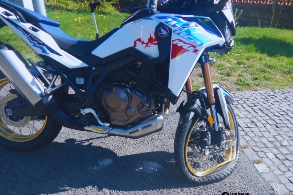 V OBRAZOCH: Vodička nedala prednosť motocyklistovi