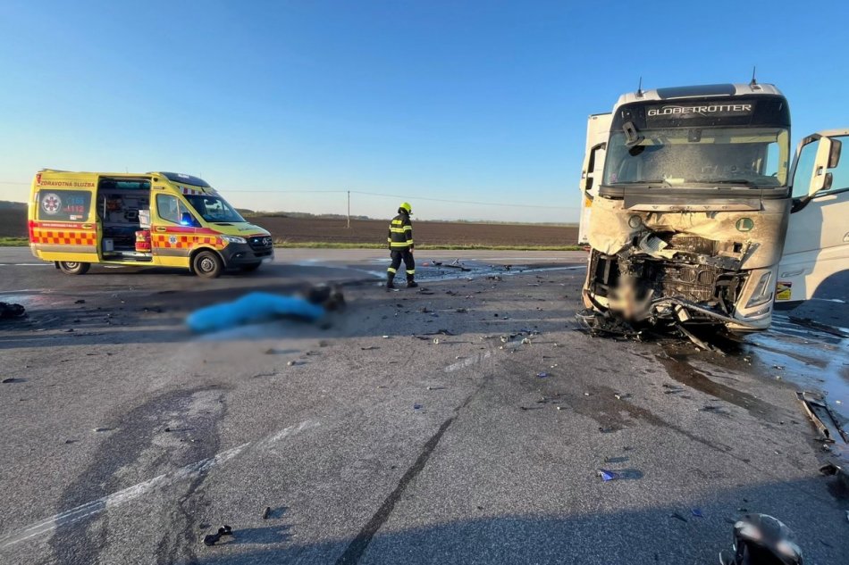 Motorkár zomrel po zrážke s kamiónom